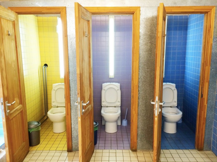 cottage-property-room-interior-design-bathroom-estate-128041-pxhere.com